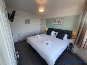 Stanley House - Free Parking for multiple Vehicles by Cliftonvalley Apartments - Image 2