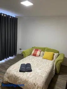 Southend Luxe Retreat - Image 4