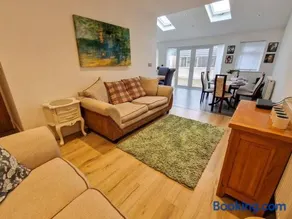 Luxury Sleeps 11 Kirkby Home by City SuperHost - Image 3