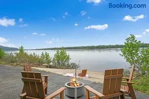 The Boat House- Water Views, Sunsets, soaker jacuzzi - Image 3