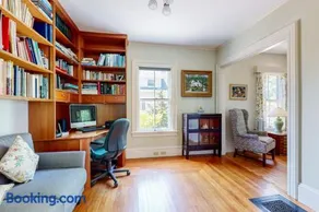 Parker House: Historic home - walk downtown, dog-friendly & washer/dryer - Image 4