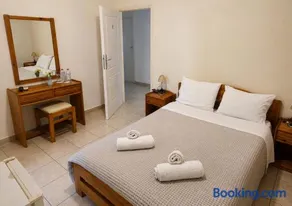 Hotel Elena - Cozy Seaside Suites in Skyros - Image 2
