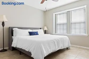 Cozy Retreat near DFW & Stadium/Game Room - Image 3