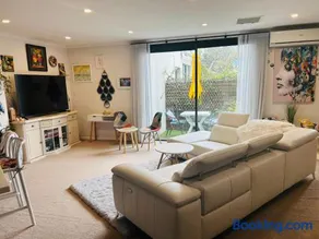 Relaxing Hobart Retreat, Stylish 2-Bed Apartment - Image 3