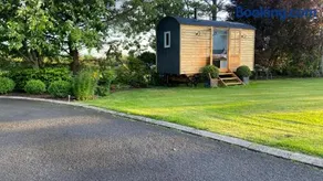 Bannfield shepherds hut - Image 2