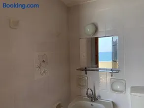 Coastal Charm - Sea View Room - Image 4