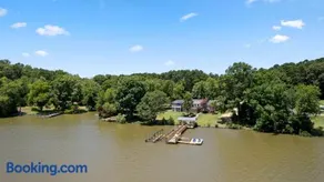 Scenic Lakehouse Getaway with Private Dock, Hot Tub, Fire Pit & Indoor Entertainment A Winter Paradise! - Image 3