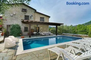 Villa Daphne Pool And Jacuzzi - Image 2