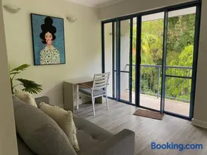 Stunning Beachfront Apartment - Image 4