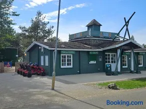 LuLu's Lodge, Billing Aquadrome - Image 3