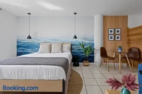 Bayshore Bliss, Cozy with Water Views of Miami Bay - Image 1