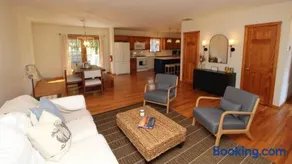 Salty Dog Beach House - Image 2
