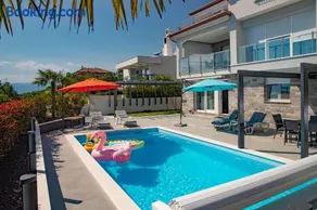 Luxury pool apartment by the sea - Image 2