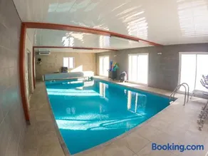 Villa spacieuse avec piscine à Saint-Sauveur-en-Rue - Image 1
