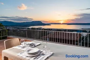 Bay View Villa 2 - Image 1