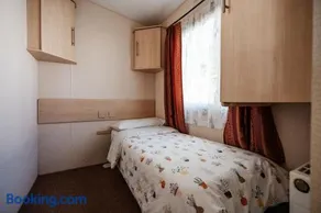 Decker’s - Image 5
