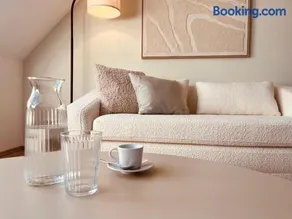 Modern 1BR plus sofabed apartment next to Metro U1 only 15min to City Center Vienna - Image 1