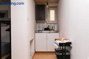 Citycenter Apartment with Parking - Image 4