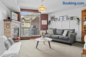 ⭐️ Luxury Mountain View Studio in Canmore ⭐️ - Image 1