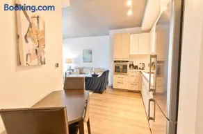 Luxury Apt with Amenities - Image 4