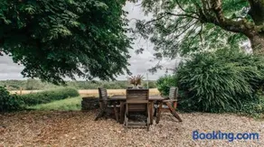 The Little House Luxury Cotswolds Stunning Views - Image 4