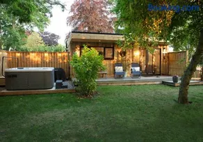 Copper Beech Lodge with Hot Tub, Games Room, Fire Pit - Image 1