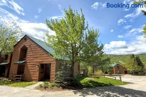 W38 Spacious 5BR Slope View Retreat, Ping Pong, Fireplace and Bretton Woods Adventure - Image 1