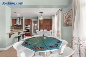 Game Lovers Retreat, spacious 4000 sqft Getaway - Image 5