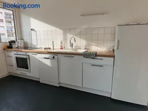 Cozy 1-bedroom apartment with balcony & parking, 5 minutes from the train station, near Paris - Image 2