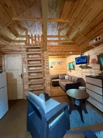 Cottage with access to the lake - Image 1