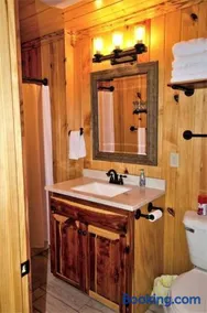 Bay Dreamer Custom Lakefront House, Boathouse and - Image 2