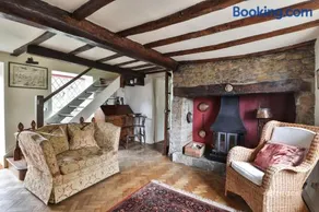 18th century cottage in Hook Norton - Image 3
