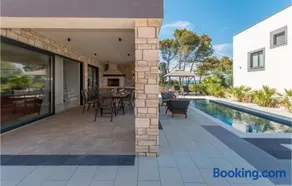 Villa Royal House 2 - Image 2