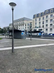 Cozy Renovated Flat in Clamart 15 min to Paris - Image 3