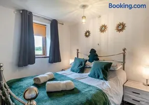 The Ducks - Gorgeous Norfolk Upside down Cottage - with Lazy Spa - Image 4
