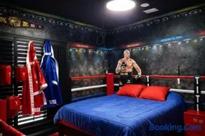 Luxurious Boating Estate with 12 BR Sleeps 15-50 - Image 4
