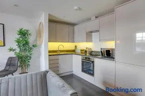 Cosy Chelmsford Apartment - Free Allocated Parking - Image 3