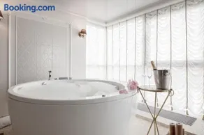 President Jacuzzi Apartment by LIUKSAI - Image 3
