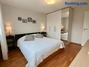 Comfortable, sunny, quiet, good location! - Image 1