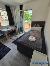 Apartment in Krefeld City with Balcony - Image 4