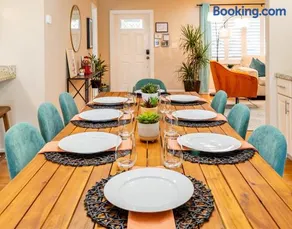 Colorful Home - Pool - Game Room - Basketball Court - BBQ & More - Image 5