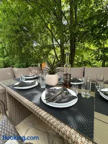 Green District - Riverside Luxury Lodge - Image 2