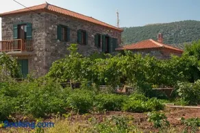 Traditional Stone Villa, Spacious Seaside Retreat - Image 5