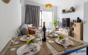 3 Minutes TO THE BEACH, 2 BEDROOM AMAZING APT WITH BALCONY, BBQ GRILL AND POOL - Image 2