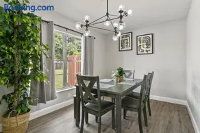 Family Friendly Oasis Heated POOL - Ace Location - Image 2