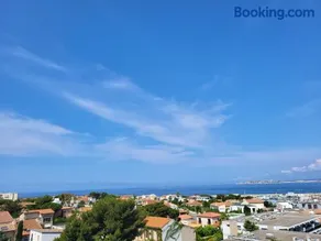 La Pointe Rouge vue mer - Image 2