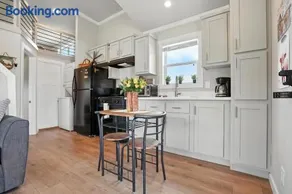 The Fluffy Cow - BRAND NEW 1 BD CABIN - Image 4