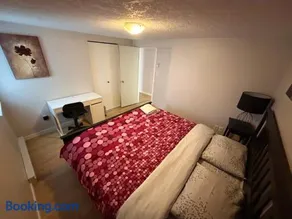 Artistic Apartment Near Downtown - Image 2