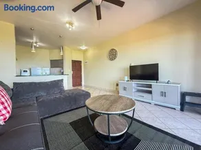 28 Breaker View 3-bedroom beach apartment - Image 2