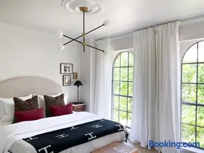 MrNomad Boutique Hotel Parisian Townhouse - Image 4